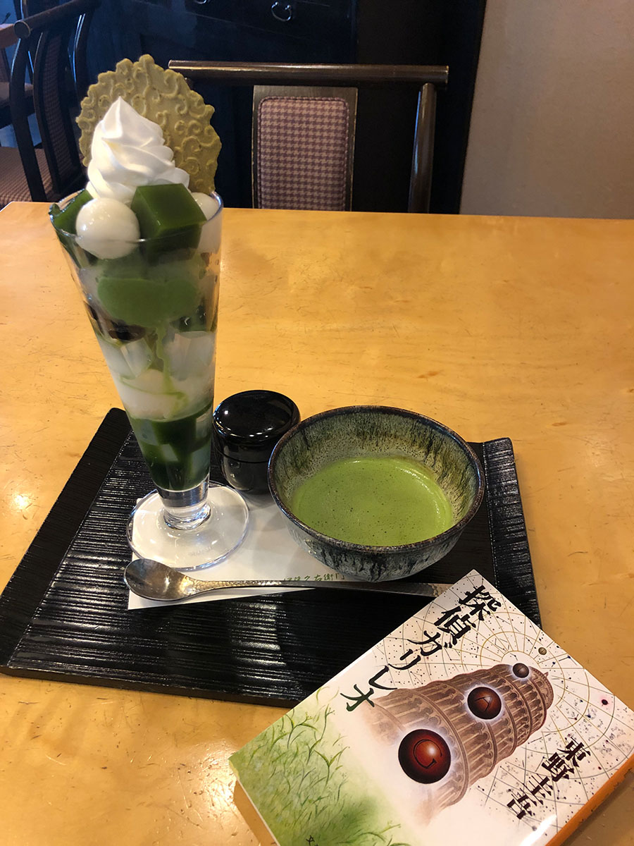 カフェにて